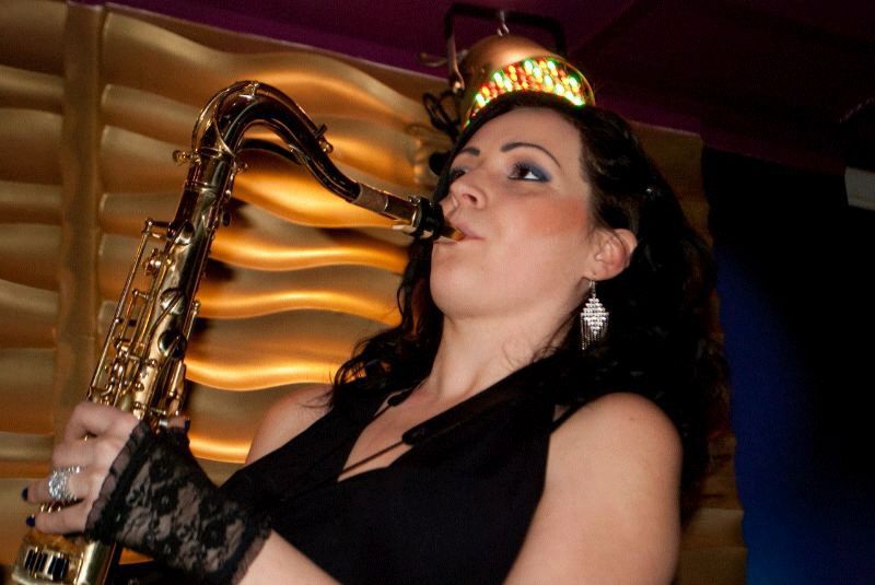 female saxophone player jodhpur